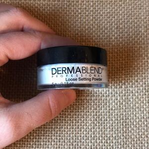 3 for $10 💥 Dermablend looks setting powder